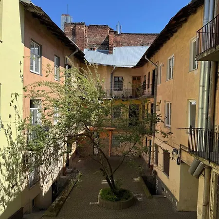 Elite Near Svoboda Avenue Apartment