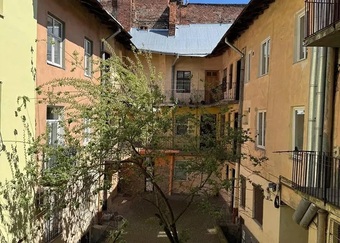 Elite Near Svoboda Avenue Apartman