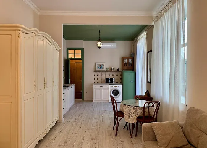 Elite Near Svoboda Avenue Apartman Lviv